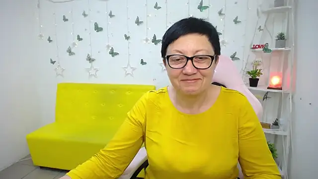 EmilyL0ve online show from 20, 5, 2026