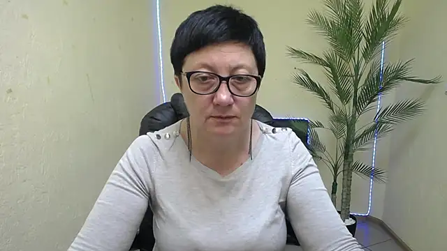 EmilyL0ve online show from 30, 5, 2026