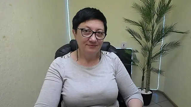 EmilyL0ve online show from 31, 5, 2026