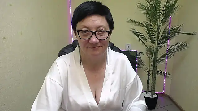 EmilyL0ve online show from 31, 5, 2026