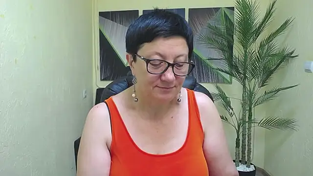 Snapshot of EmilyL0ve chatting on 5, 7, 2026 EmilyL0ve online show from 5, 7, 2026