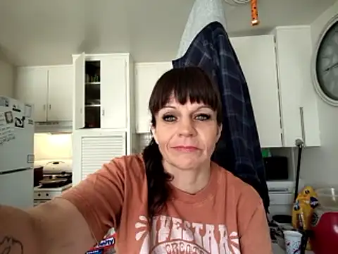 Snapshot of Petitegreeneyez69 chatting on 8, 6, 2026 Petitegreeneyez69 online show from 8, 6, 2026