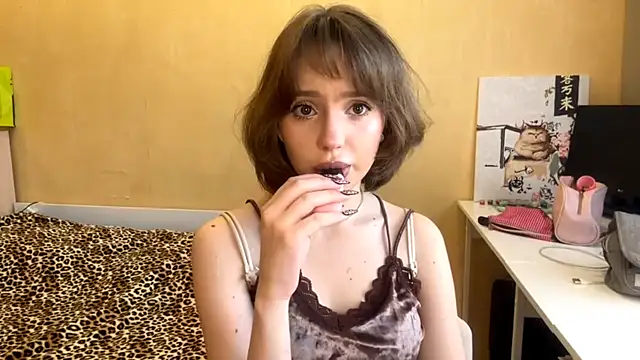 Snapshot of lil_glow chatting on 7, 1, 2026 lil glow online show from 7, 1, 2026