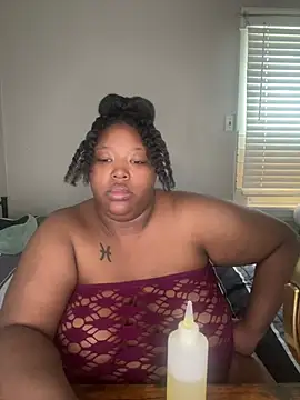 Chocolatebunnyxx96 online show from 13, 4, 2026