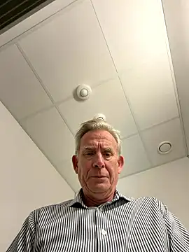 Pierre4tjyxx online show from 28, 4, 2026
