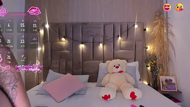 Snapshot of MiiaGreys chatting on 5, 3, 2026 MiiaGreys online show from 5, 3, 2026