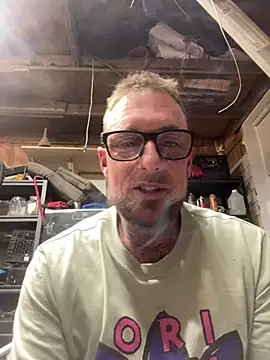 Snapshot of WIDBIGWHITECOCK chatting on 25, 4, 2026 WIDBIGWHITECOCK online show from 25, 4, 2026