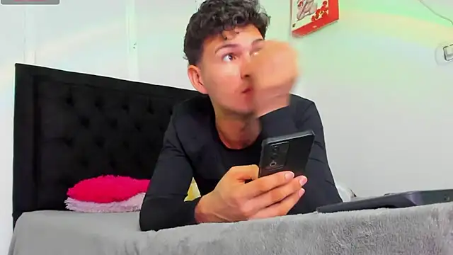 camilo model online show from 17, 4, 2026