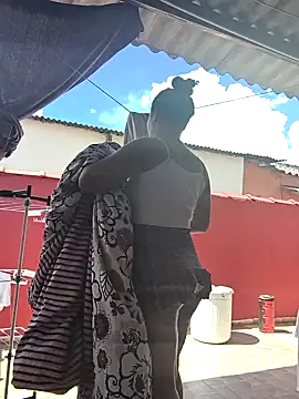 Snapshot of Larissinha015 chatting on 7, 1, 2026 Larissinha015 online show from 7, 1, 2026