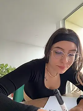 alesziarose  online show from 31, 1, 2026