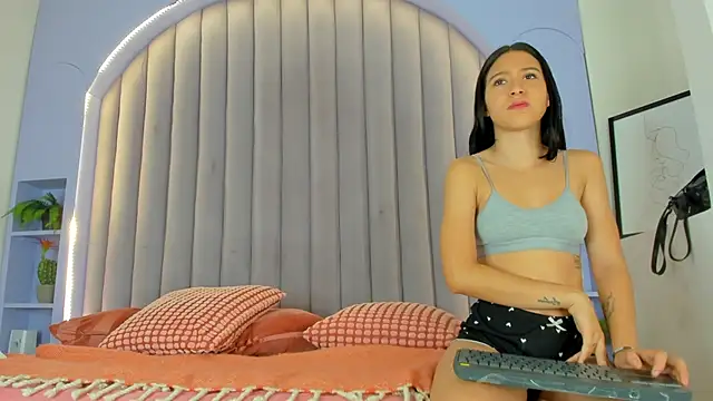 AmberStonne   online show from 4, 2, 2026