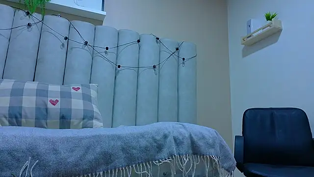 AmberStonne   online show from 13, 3, 2026