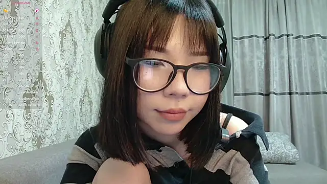 AprilOnilll online show from 31, 3, 2026