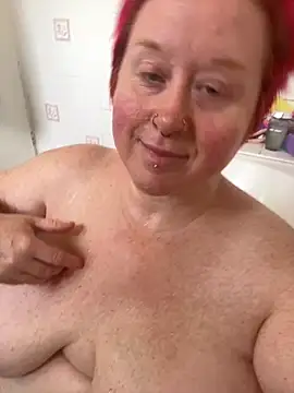 BustyRedxx online show from 22, 4, 2026