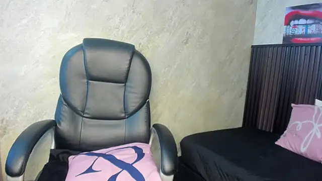 tanisha  lux online show from 28, 2, 2026