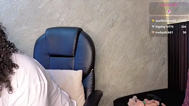 tanisha  lux online show from 12, 4, 2026