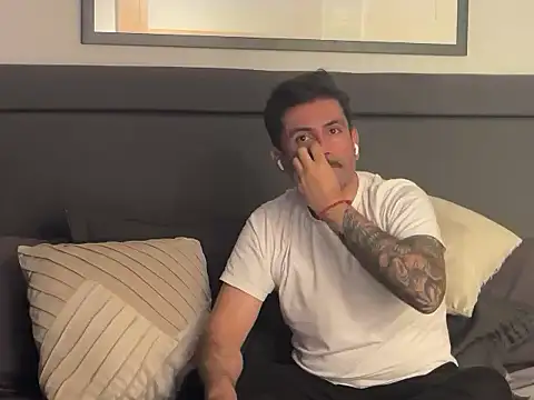 LukasMackenna online show from 17, 4, 2026