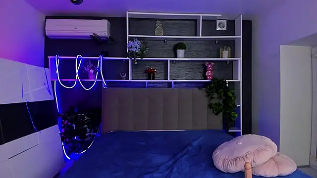 StephieRousee online show from 25, 2, 2026