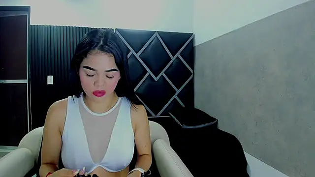 Snapshot of Luna__02 chatting on 3, 7, 2026 Luna 02 online show from 3, 7, 2026