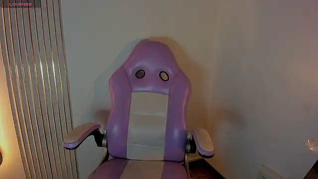 Iamcami  online show from 18, 2, 2026