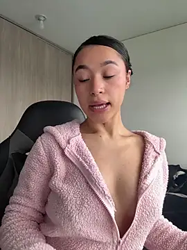 crystal dlun online show from 8, 2, 2026