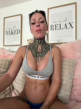 Snapshot of TittenTina chatting on 15, 7, 2026 TittenTina online show from 15, 7, 2026