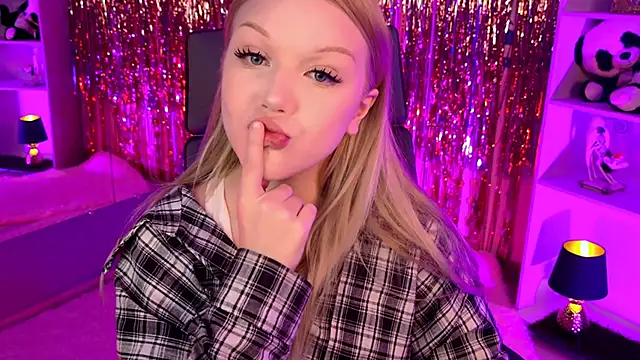 ChloeWhite online show from 27, 3, 2026