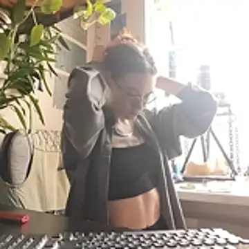 Shy Bamby online show from 10, 2, 2026