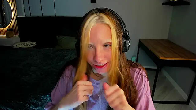 Snapshot of Elizaveta_Brown chatting on 4, 2, 2026 Elizaveta Brown online show from 4, 2, 2026