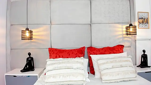 IvonneOwen online show from 9, 2, 2026