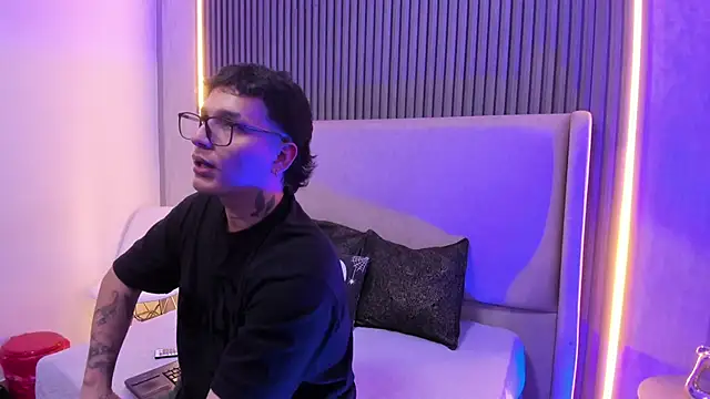 Snapshot of SamuParker chatting on 10, 1, 2026 SamuParker online show from 10, 1, 2026