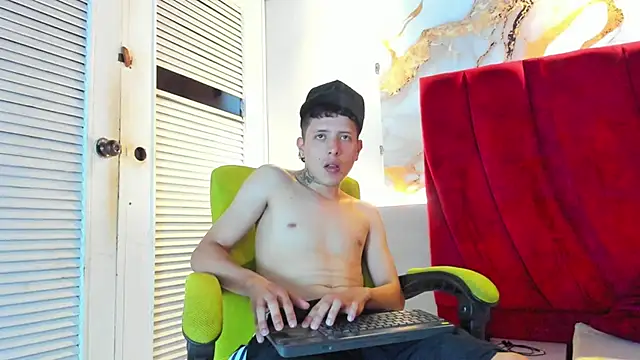 Snapshot of ESTEBAN_2102 chatting on 10, 1, 2026 ESTEBAN 2102 online show from 10, 1, 2026