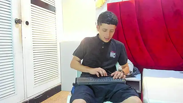 Snapshot of ESTEBAN_2102 chatting on 12, 1, 2026 ESTEBAN 2102 online show from 12, 1, 2026