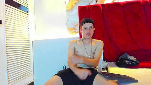 Snapshot of ESTEBAN_2102 chatting on 15, 1, 2026 ESTEBAN 2102 online show from 15, 1, 2026