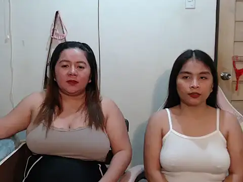 Snapshot of Seductive_Two0205 chatting on 12, 1, 2026 Seductive Two0205 online show from 12, 1, 2026