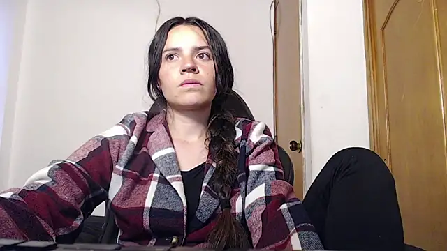 Snapshot of Shanel_Lozano chatting on 14, 4, 2026 Shanel Lozano online show from 14, 4, 2026