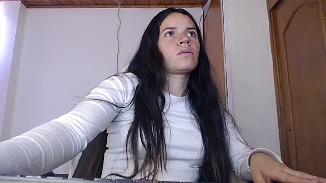 Snapshot of Shanel_Lozano chatting on 21, 4, 2026 Shanel Lozano online show from 21, 4, 2026