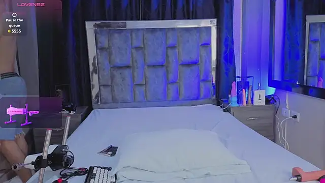 LeoMonnroe online show from 4, 4, 2026