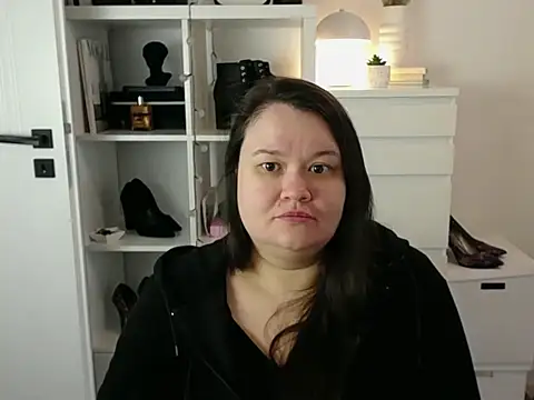 HollyDanceSoul online show from 9, 4, 2026