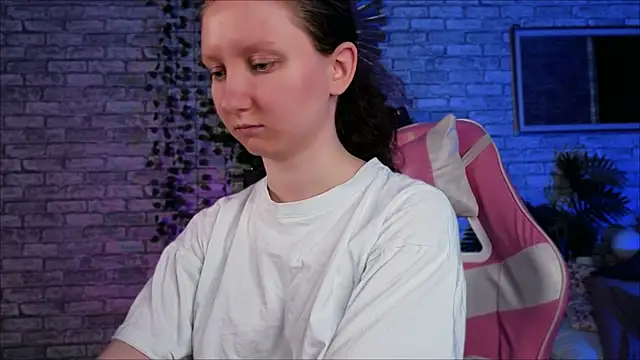 Snapshot of SunshineBlaze chatting on 13, 5, 2026 SunshineBlaze online show from 13, 5, 2026