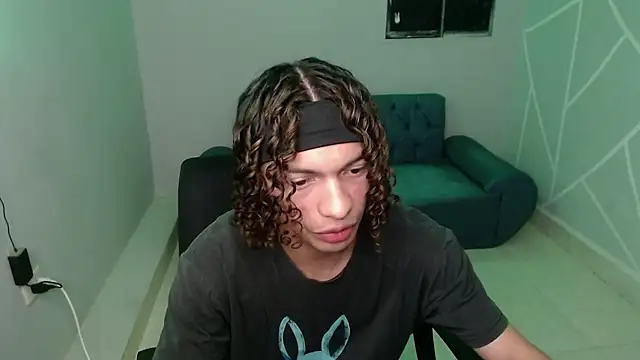 Snapshot of Axel_fox77 chatting on 21, 7, 2026 Axel fox77 online show from 21, 7, 2026