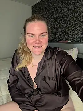 SexyBlondJoanna online show from 9, 3, 2026