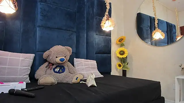 Laura Miller1 online show from 12, 4, 2026