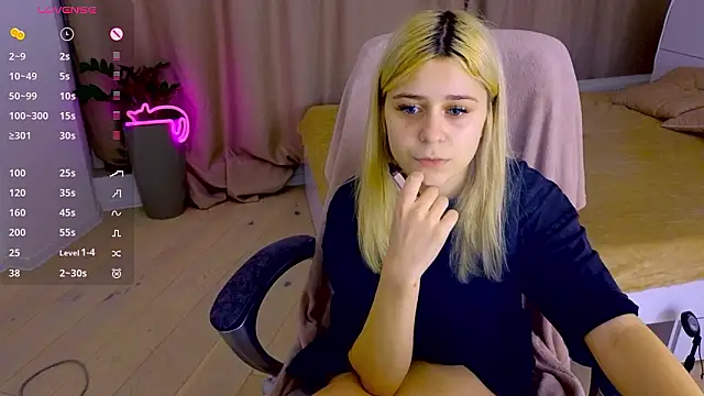 ApheliaStar online show from 3, 2, 2026