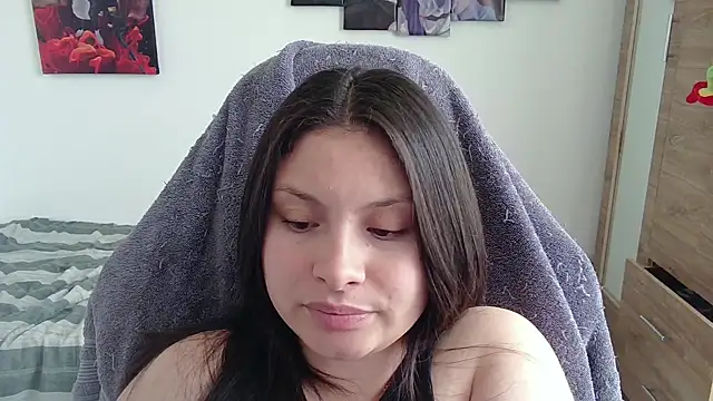 yessica gomez01 online show from 16, 4, 2026