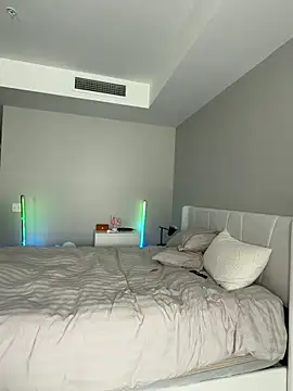 juliasweettits online show from 2, 4, 2026