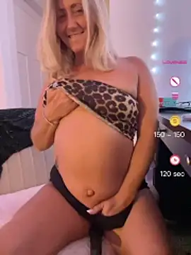 Snapshot of FoxyMillie chatting on 18, 6, 2026 FoxyMillie online show from 18, 6, 2026