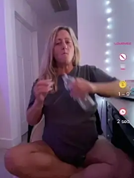 Snapshot of FoxyMillie chatting on 1, 7, 2026 FoxyMillie online show from 1, 7, 2026