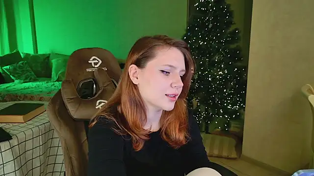 Snapshot of YouHoldMe chatting on 15, 2, 2026 YouHoldMe online show from 15, 2, 2026