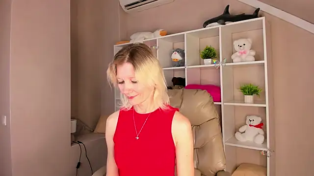 Julie Lucas online show from 6, 3, 2026